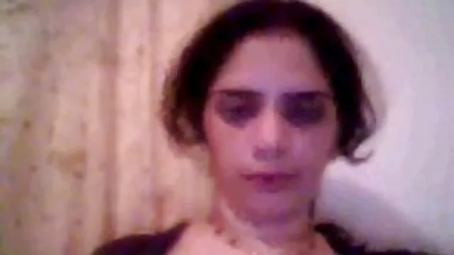 پاهای ناز Kinuski از هم جدا شده اند ، بهترين سايت سكسي زیرا مرد به نظر می رسد نعوظ است